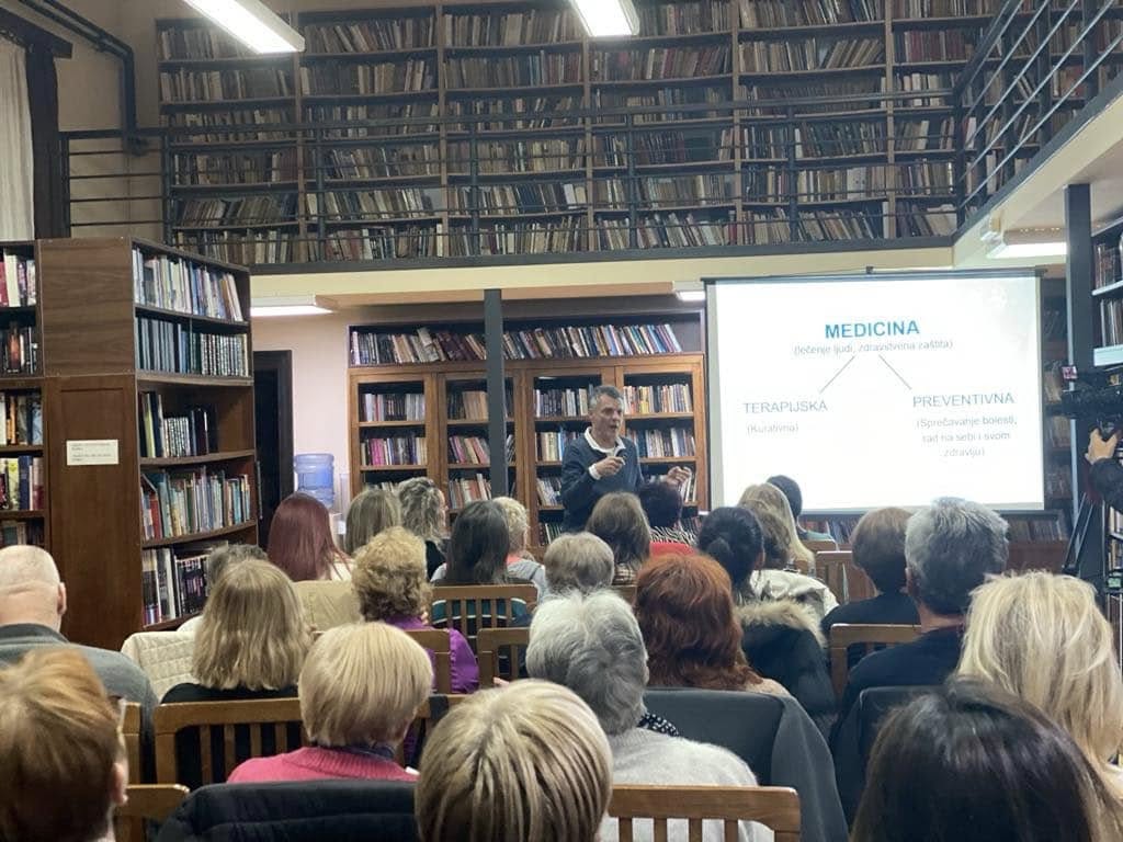 Predavanje_u_apatinskoj_biblioteci_7.jpg